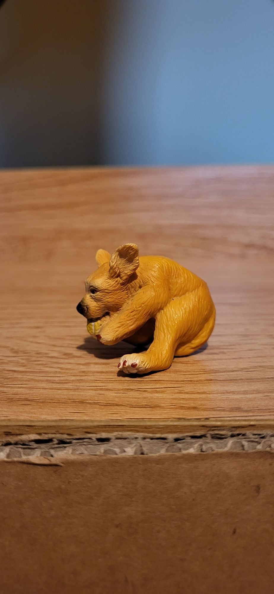Schleich pies młody Golden retriever z piłeczką figurki wycofany 2003