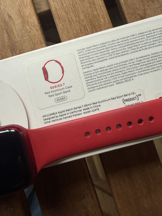 Apple Watch Series 7 45 mm red