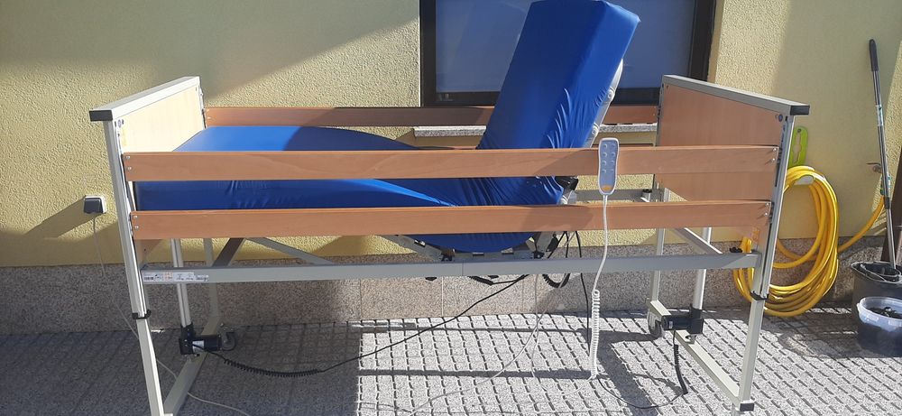 Cama articulada elétrica e elevatória hospitalar Orthus