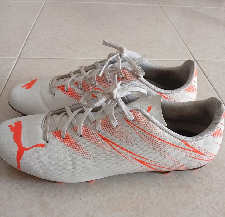 Chuteira attacanto puma branca