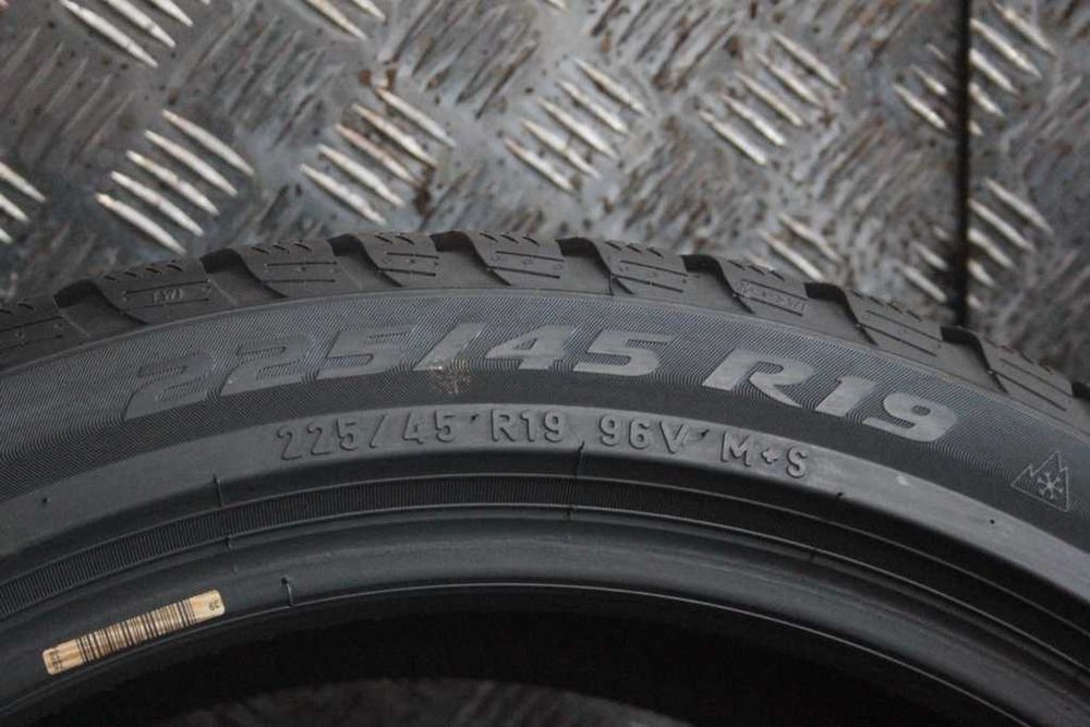 225/45/19 Pirelli Sottozero 3 225/45 R19 96V XL RSC RunFlat