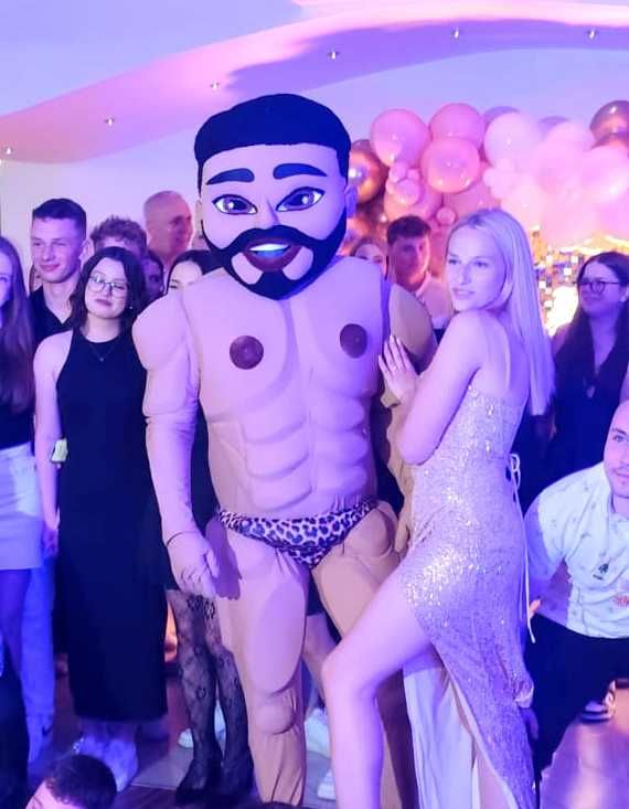 Biały Miś XXL & Tancerz Striptizer Alvaro – Żywa Maskotka na Imprezę
