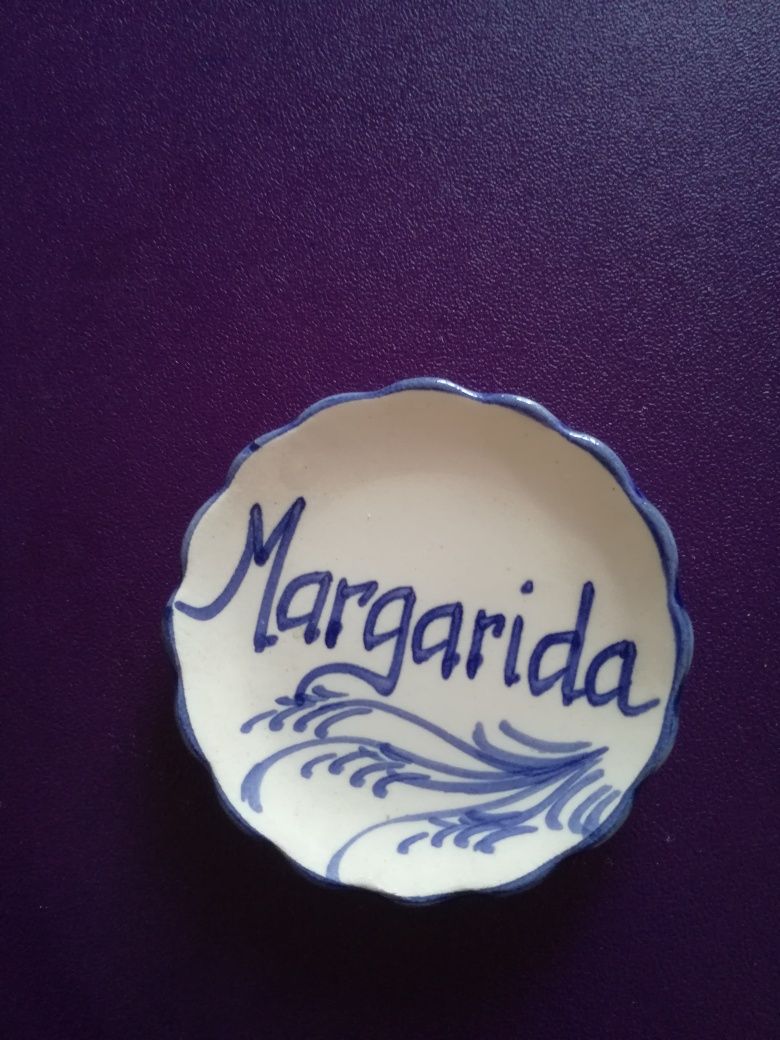 Pratinhos com o NOME  em porcelana pintados à mão. V.p.ind