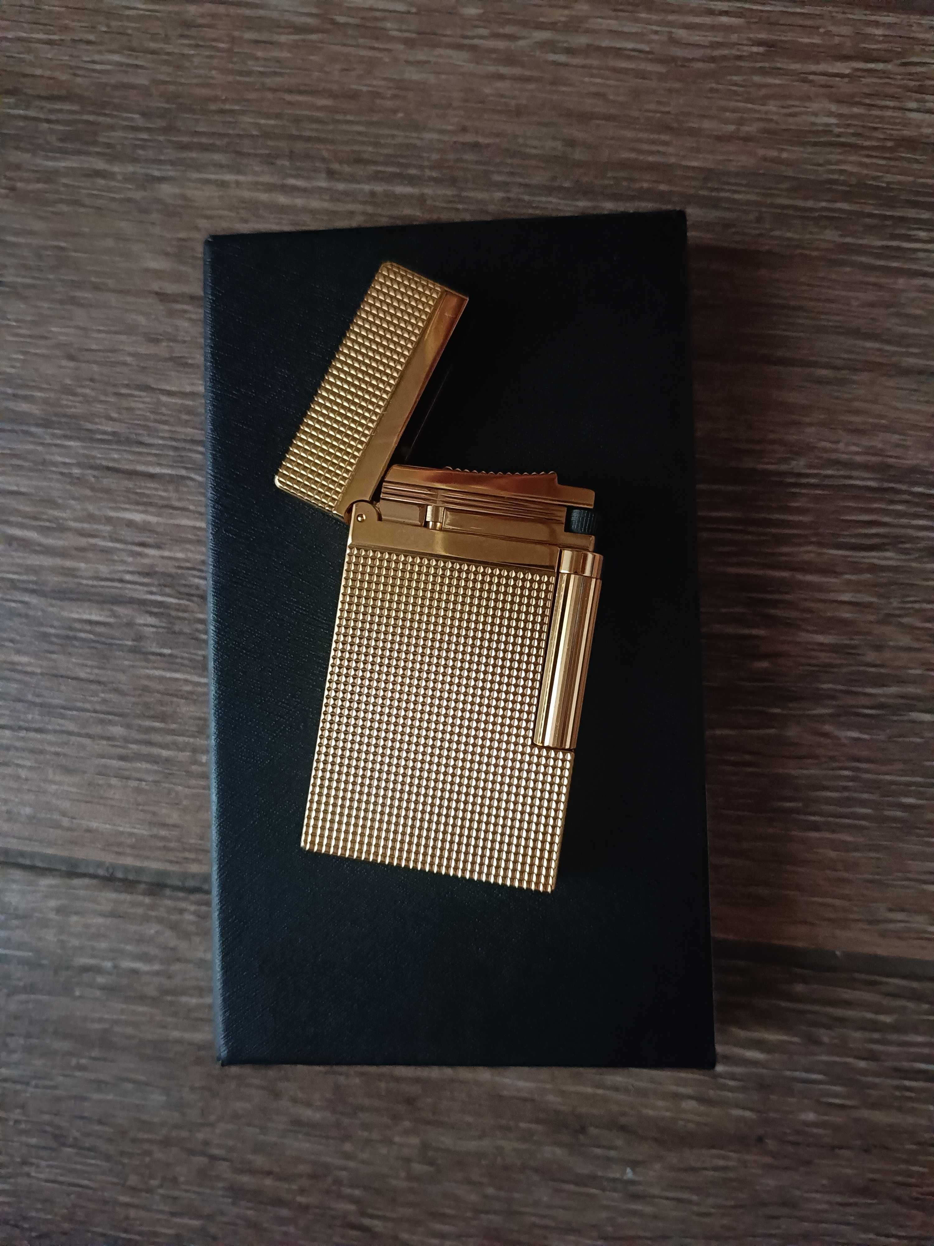 Złota zapalniczka S.T. Dupont Ligne 2