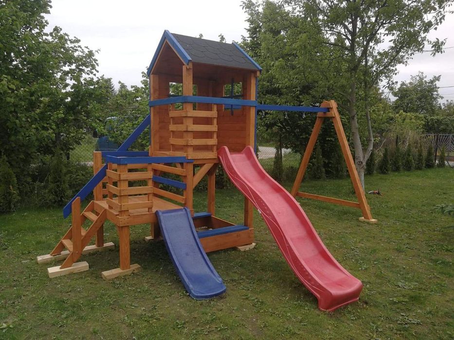 Plac zabaw , domek drewniany, domek dla dzieci, huśtawka, zjeżdżalnia,