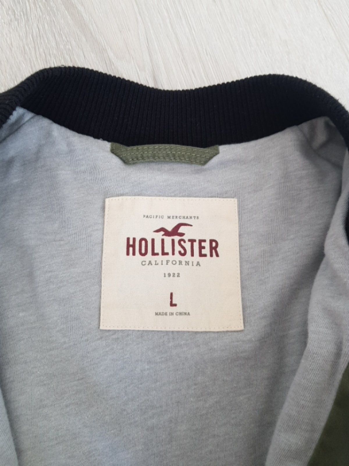 Куртка бомберка Hollister розмір L