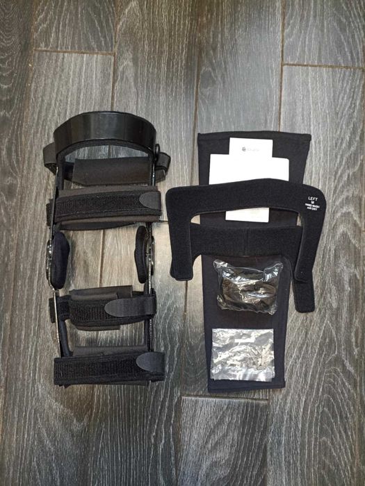 Жесткий 4-точечный коленный ортез DonJoy 4-Titude. Левый. Размер M