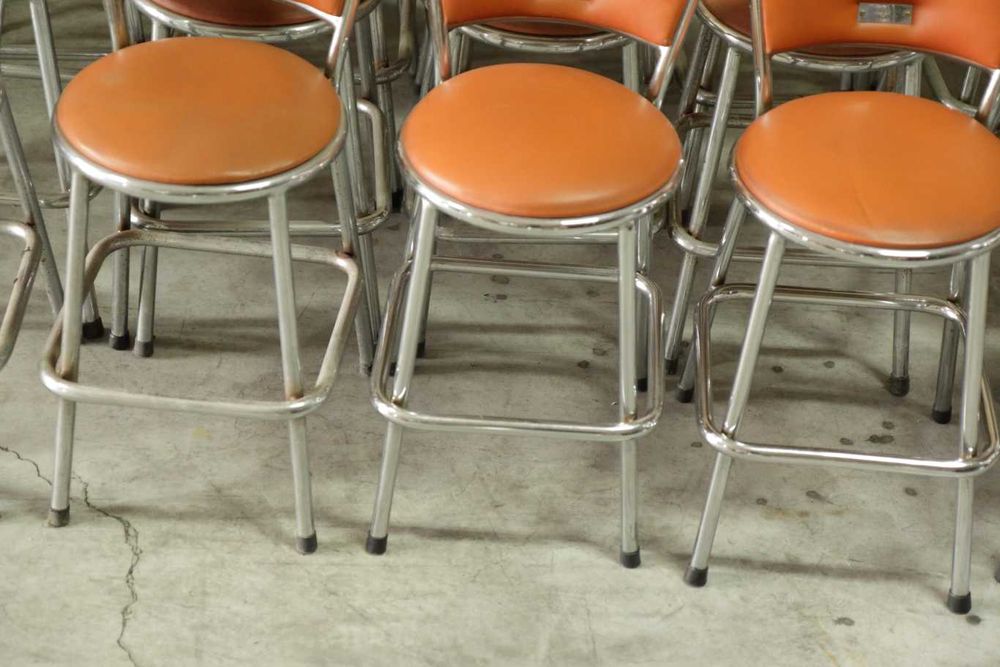 Banco de balcão - Qtd. 25 Und.