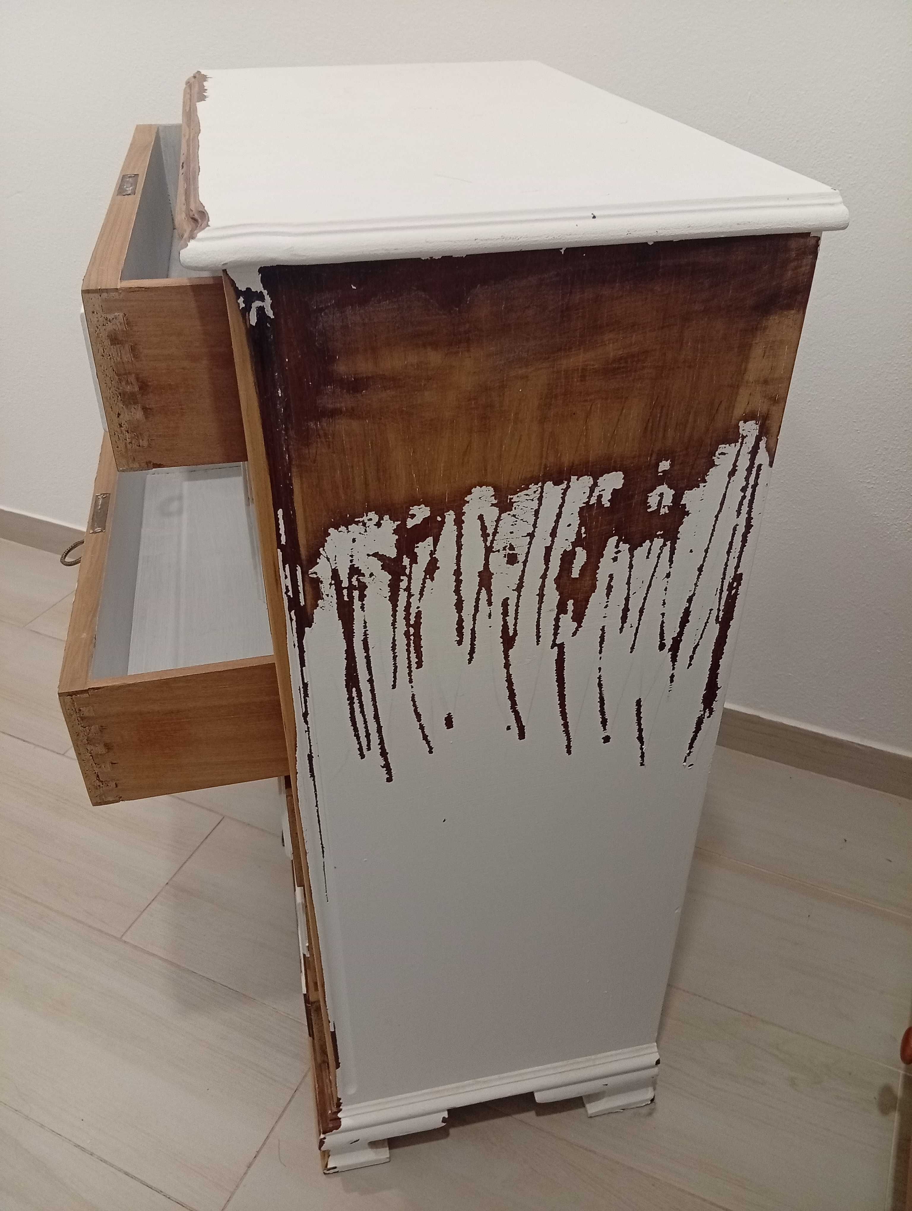 Cómoda em madeira muito antiga, com 6 gavetas, para restauro