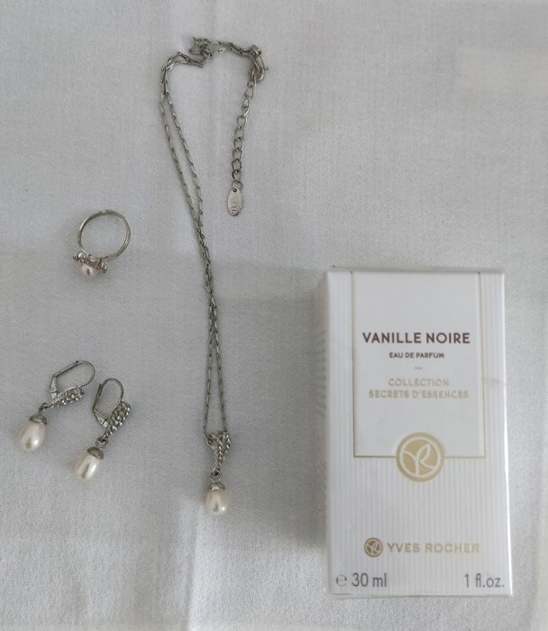 Продам парфюм Vanille Noire от Eves Rocher + подарок