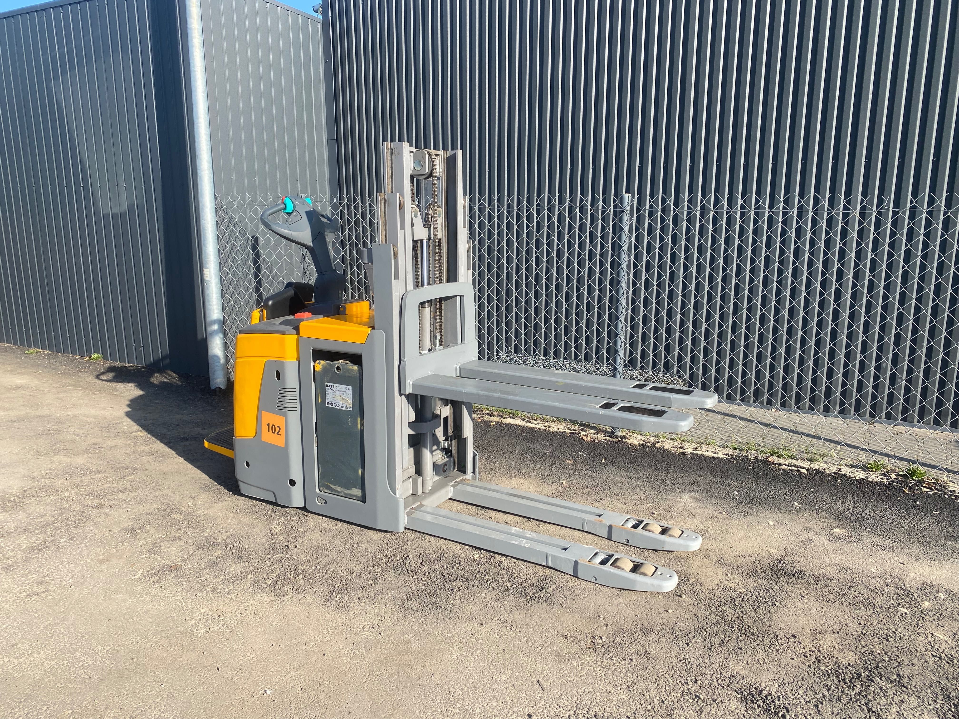 Jungheinrich ERD 220 wózek elektryczny 2000kg podest paletowy unoszący