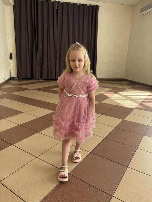 Святкова сукня для дівчинки