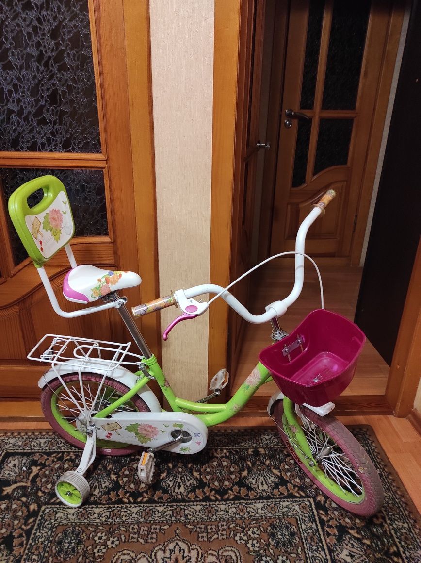 Дитячий двоколісний велосипед для дівчинки