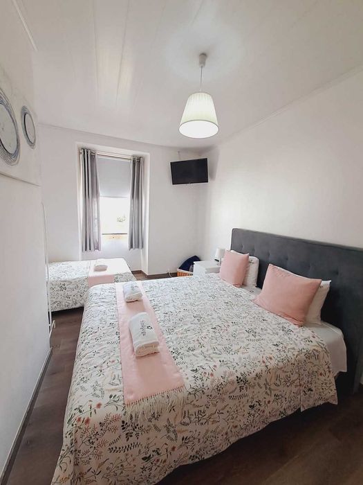 Prédio c/ 3 apartamentos em Tomar