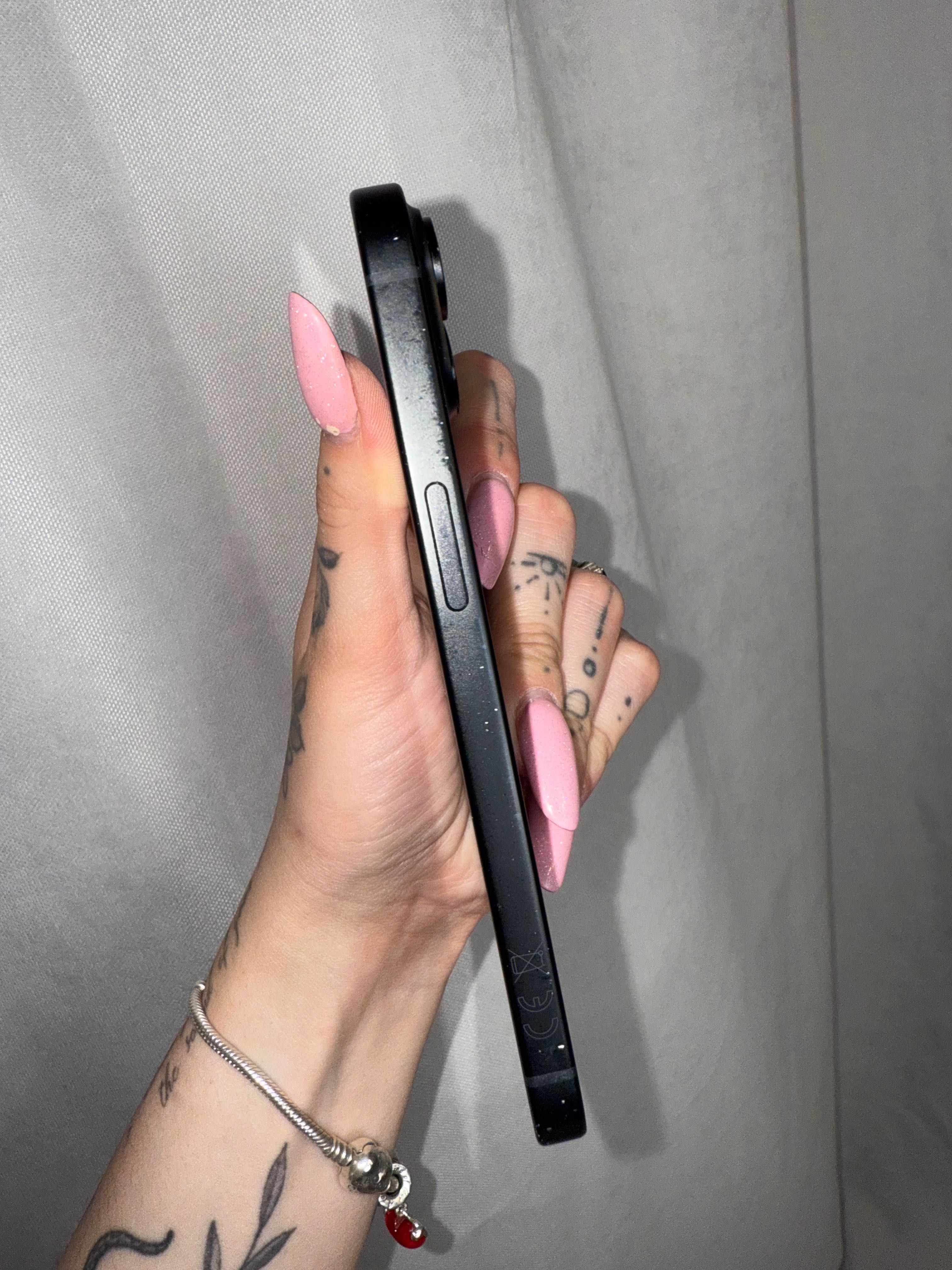 iPhone 15 128 gigabajtów