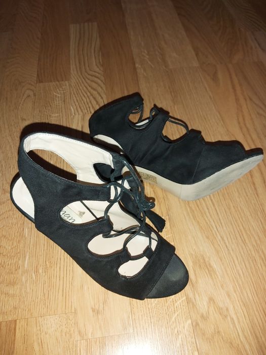 Sandálias em camurça