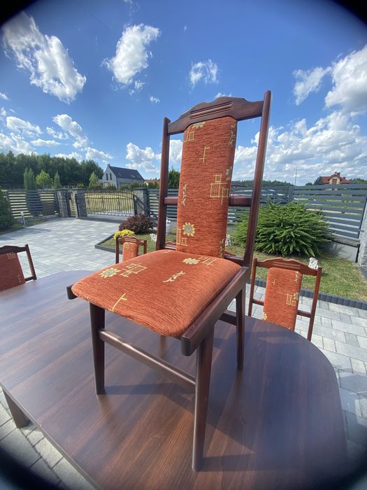 Zestaw stół z krzesłami