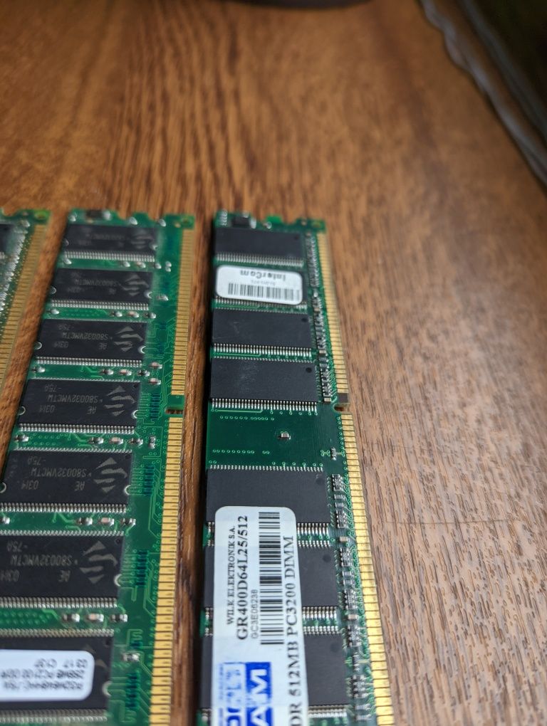 RAM DDR1 1,256GB (3x 256MB + 1x 512Mb)