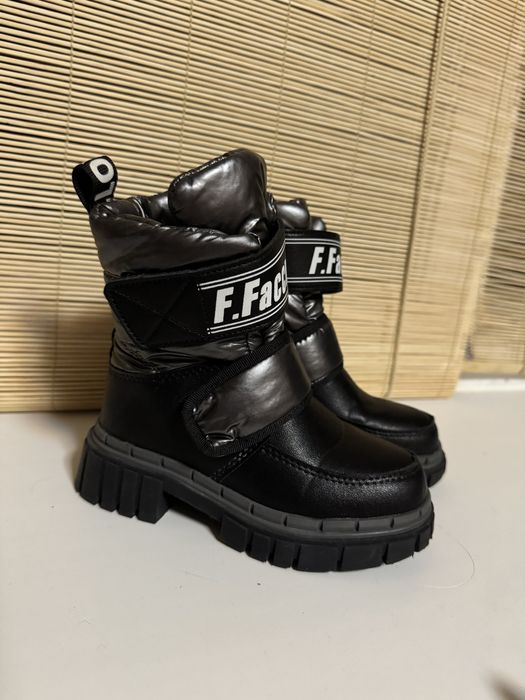 Дитяче взуття  зимове