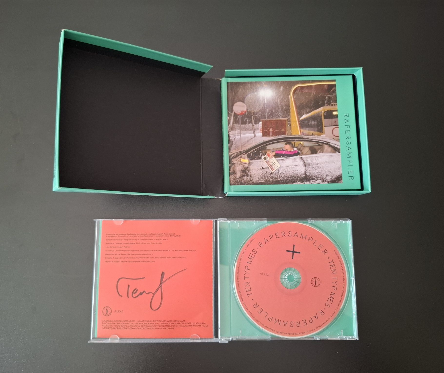 Płyta CD Rapersampler w pudełku z dodatkiem z autografem Ten typ Mes a