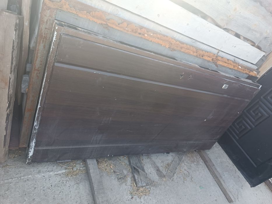 Продам вхідні металеві двері