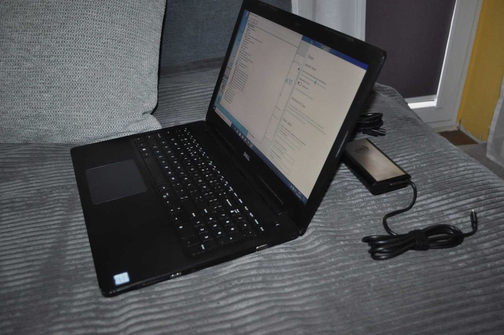 Dell Latitude 3590 15,6 " i5-8250U 16Gb ddr4 512Gb ssd Win10P  FHD bat