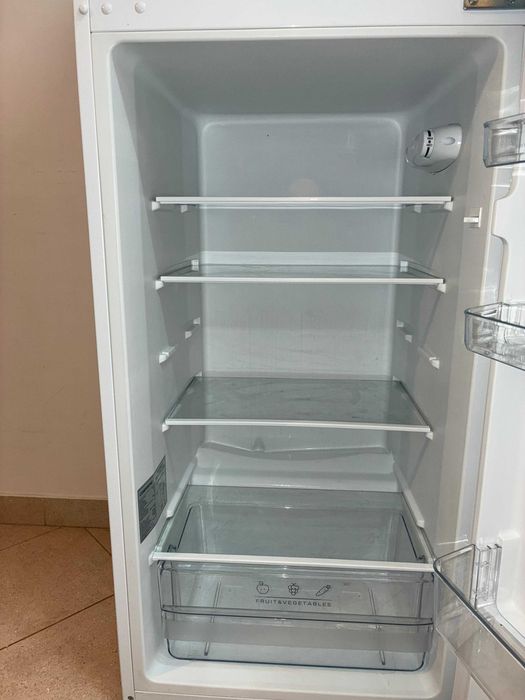 Frigorífico 2 portas CONFORTEC - 204 litros