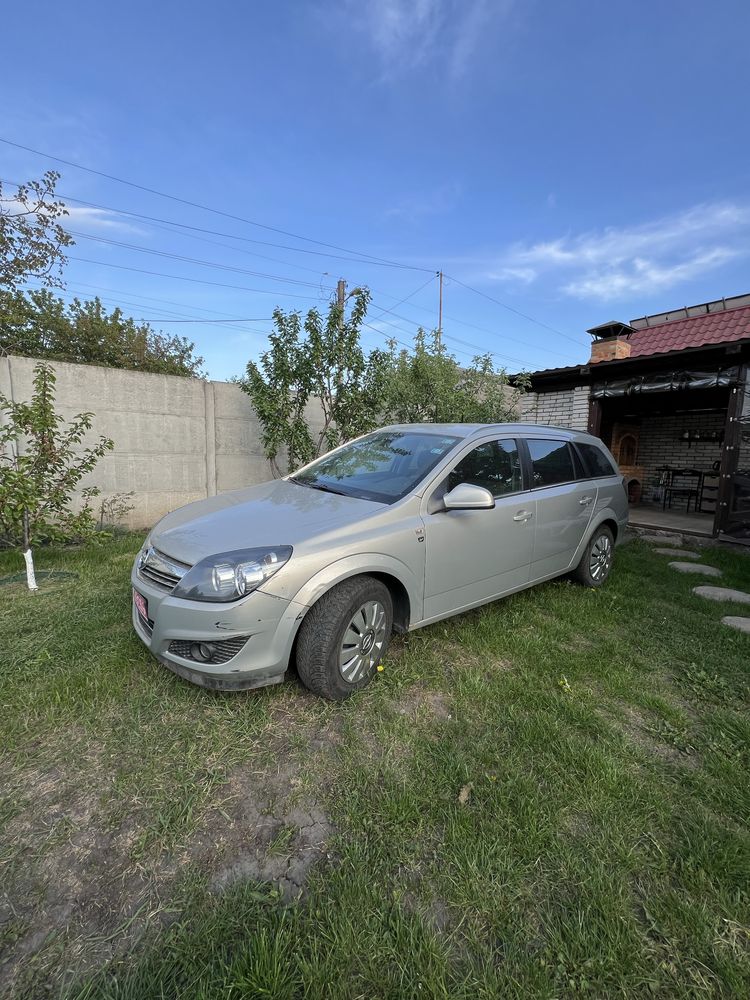 Opel Astra 2010г 1,6