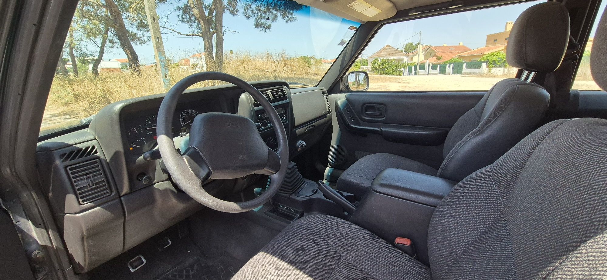 Jeep Cherokee 2.5TD Sport 4X4 3 Portas de 2000 NACIONAL
