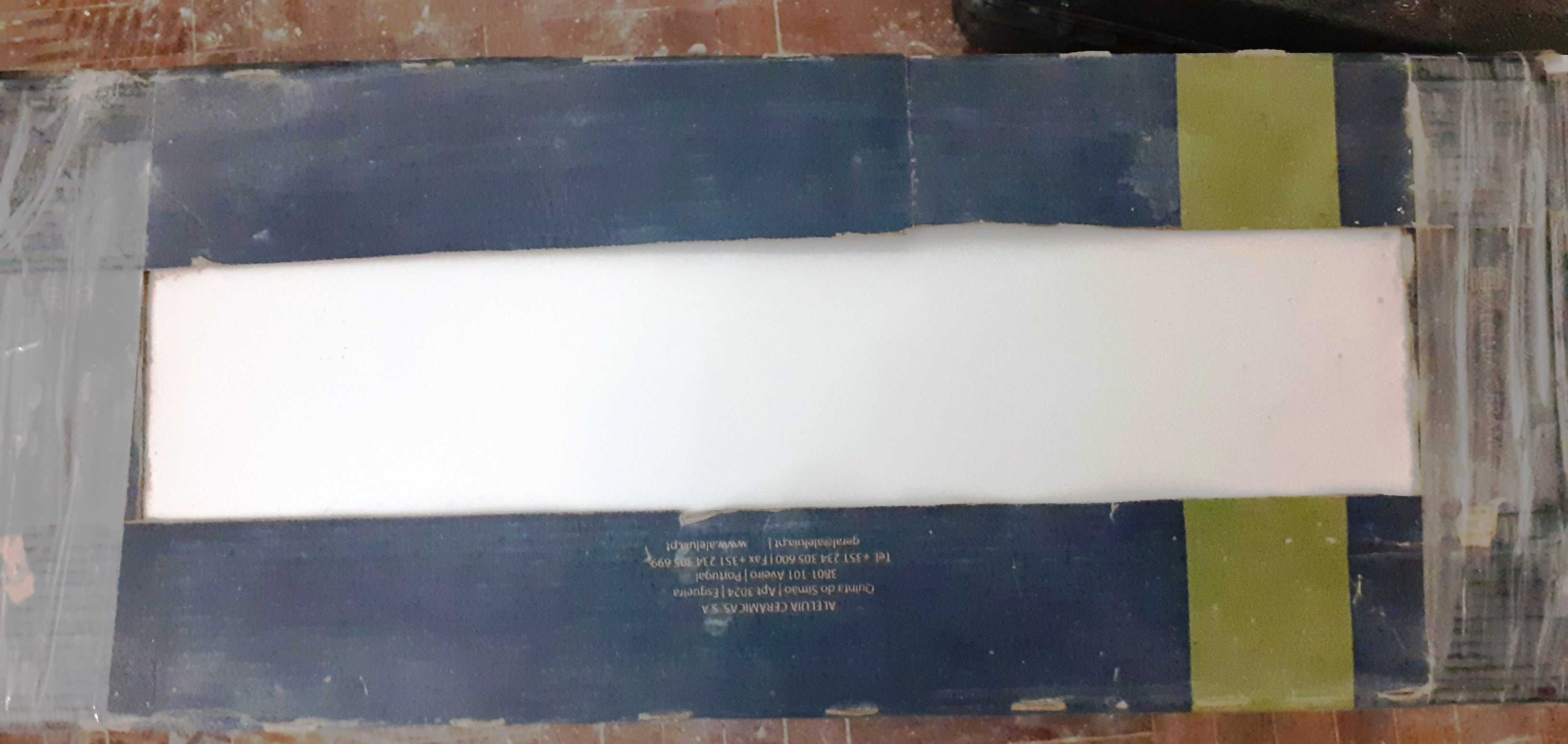 Caixa de Azulejos (50X20cm).