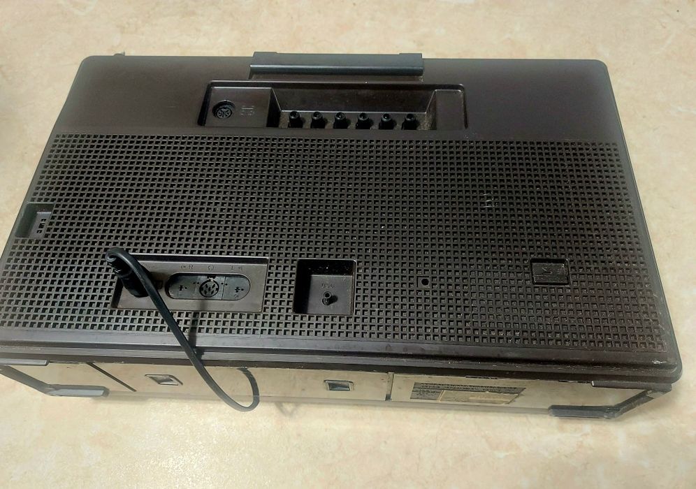 Grundig магнитола.