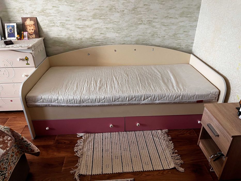 Ліжко для дівчинки