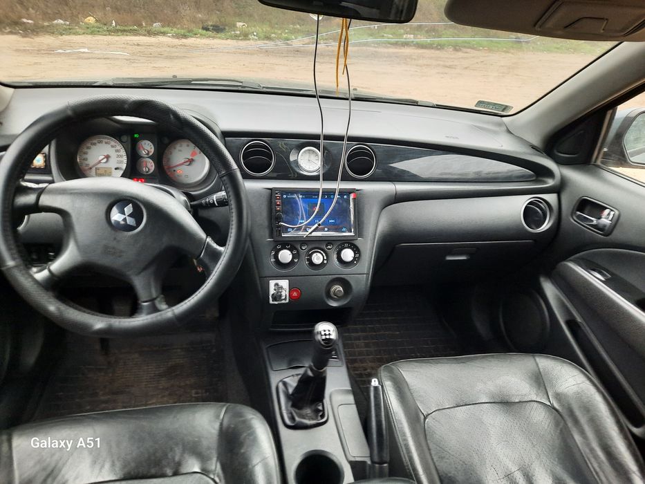 В продаже Mitsubishi autlender 2003 года.  На 4 газу .На полнейшем ход