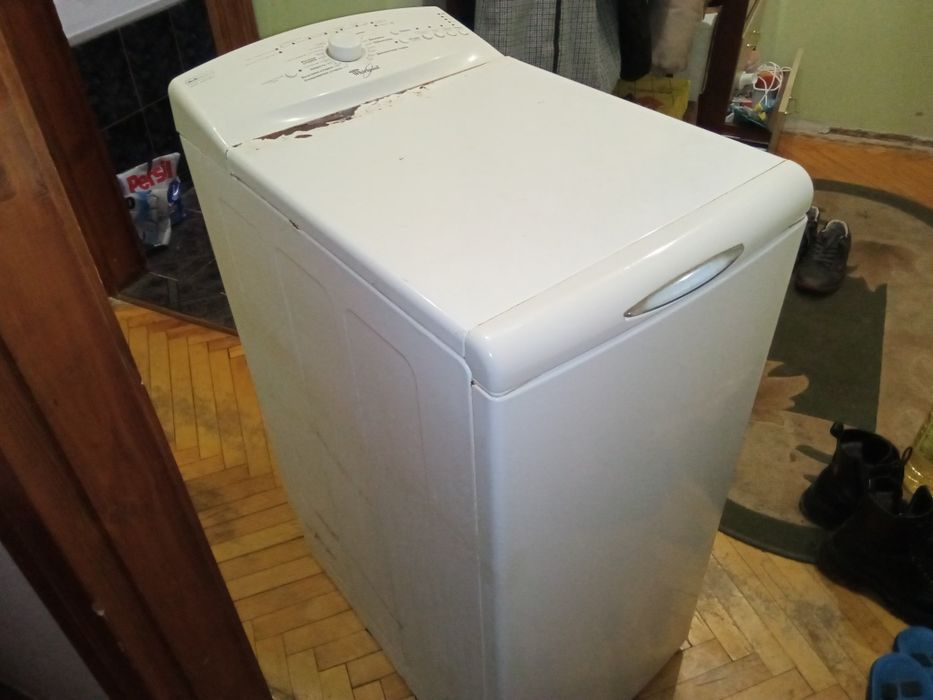 Пральна машина Whirlpool на деталі