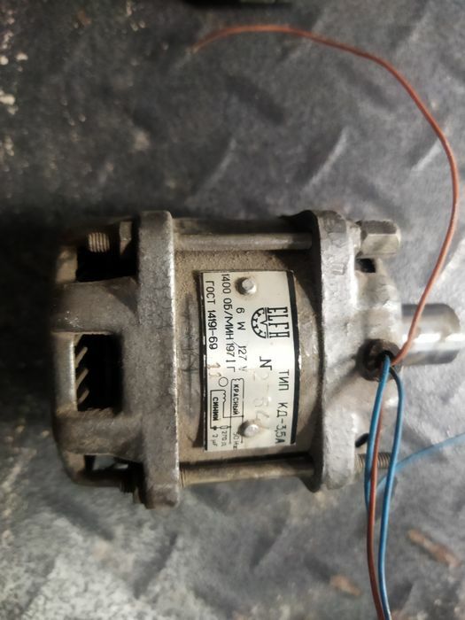 Трансформатори .Діоди   КД 202К. Електро моторчіки