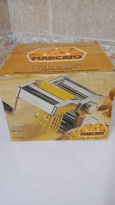 Máquina manual para fazer massa