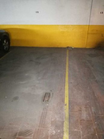 Lugar  de Garagem colectiva e Arrecadação fechada  ao Marquês /Constit