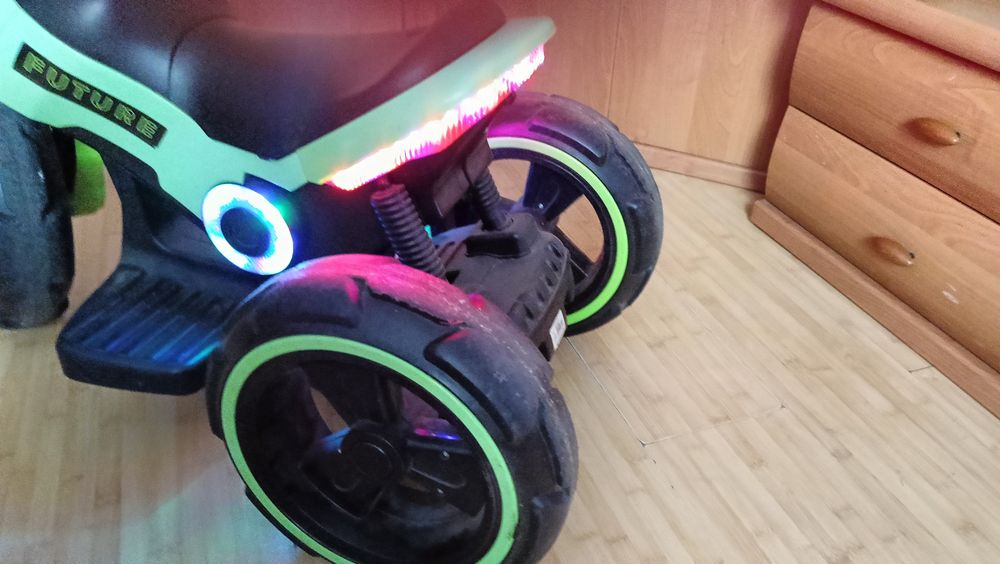 Traktor z przyczepka i motor dla dzieci