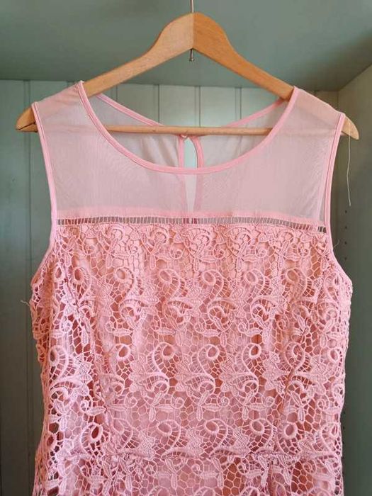 Różowa koronkowa sukienka r. M / L