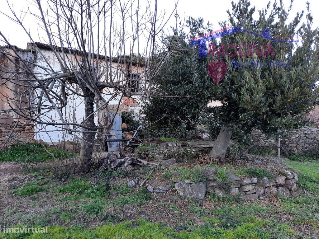 Ruínas para reabilitação em Castanheira de Pera