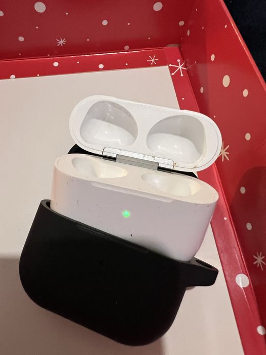Продам кейс airpods 3 без навушників