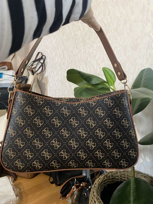 Жіноча сумка GUESS
