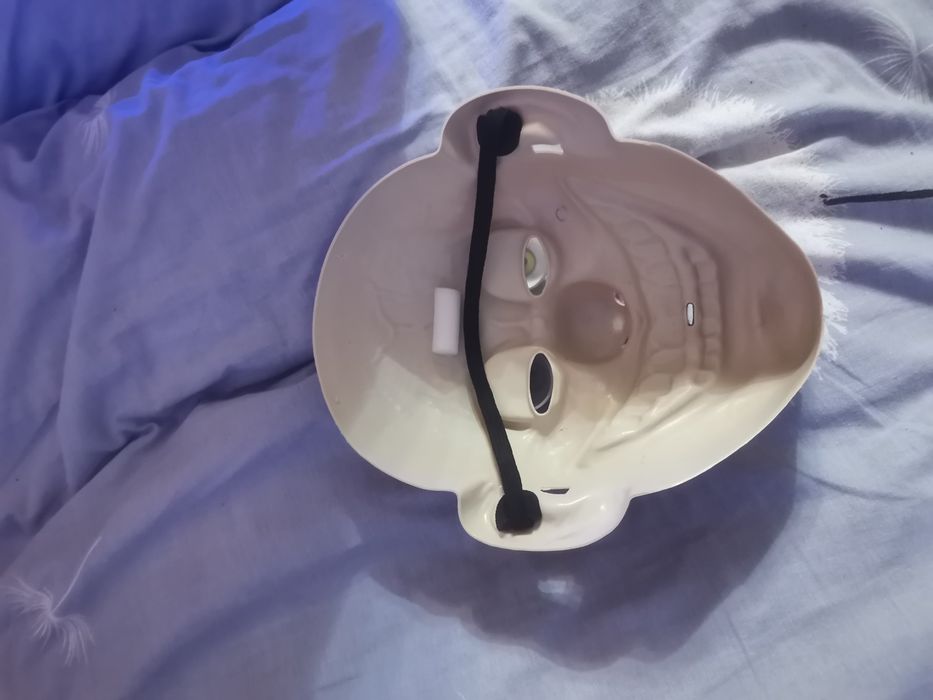 Маска клоуна, хеллоуин