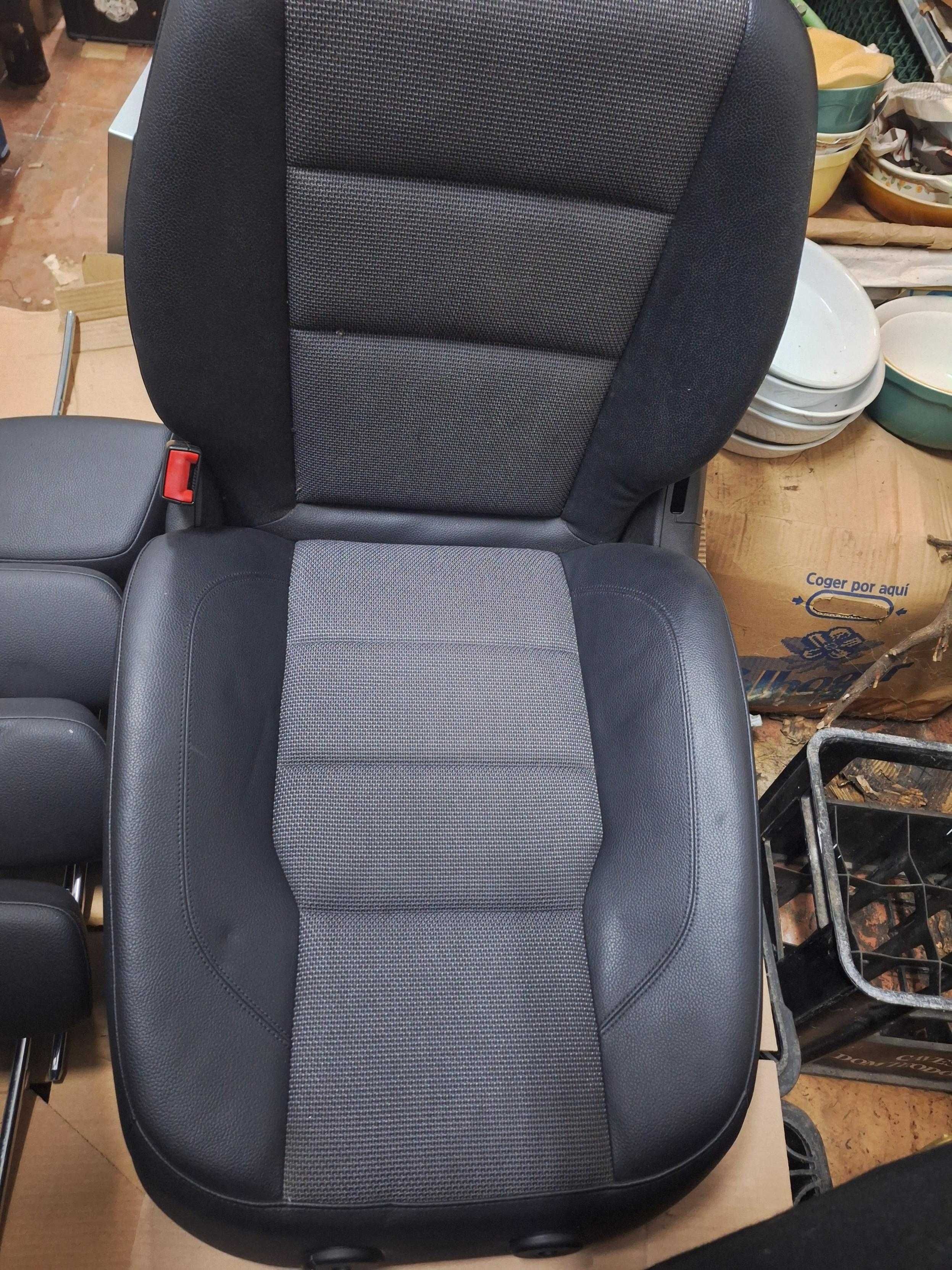 Bancos Mercedes W204