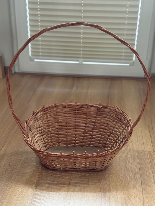 Ozdobny koszyk wiklinowe na prezent lub kwietnik