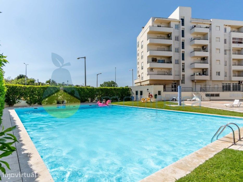 T1 com piscina e estacionamento