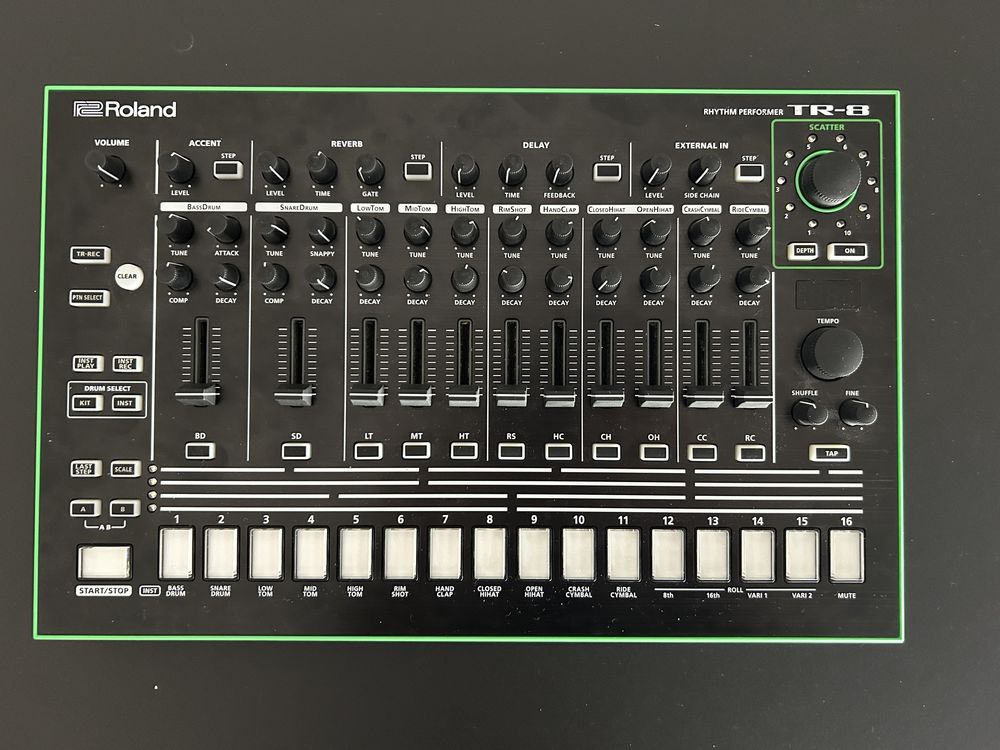 Roland TR8 Drum Machine Caixa de Ritmos