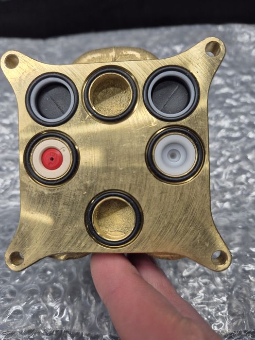 Hansgrohe 31735131 функціональний блок з термостатом