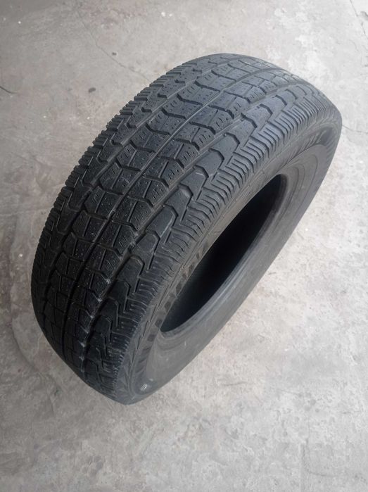 Резина б.у.  ( 215/70 R15C).  Глуб. пр-ра 5-6мм. В наличии по 1-ой шт.