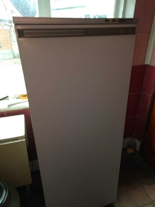 Чудовий морозильный шкаф (57/55/145)